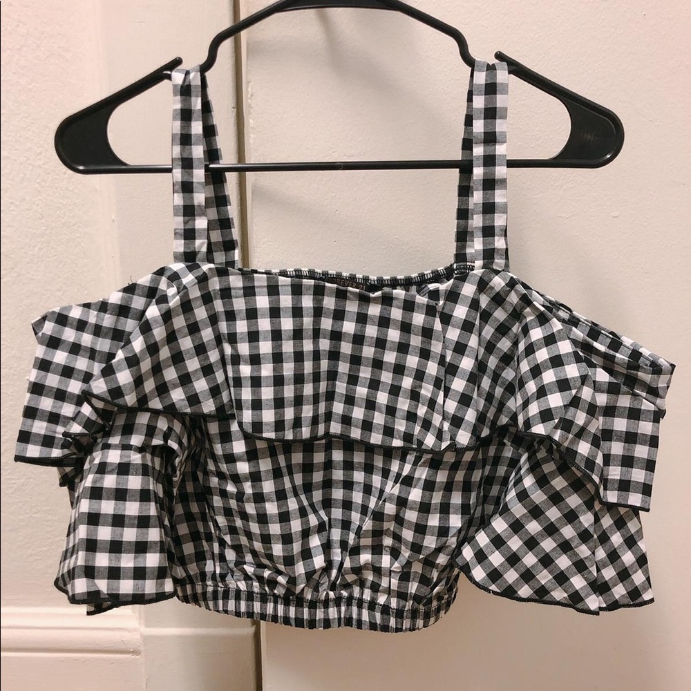 Off-shoulder crop-top